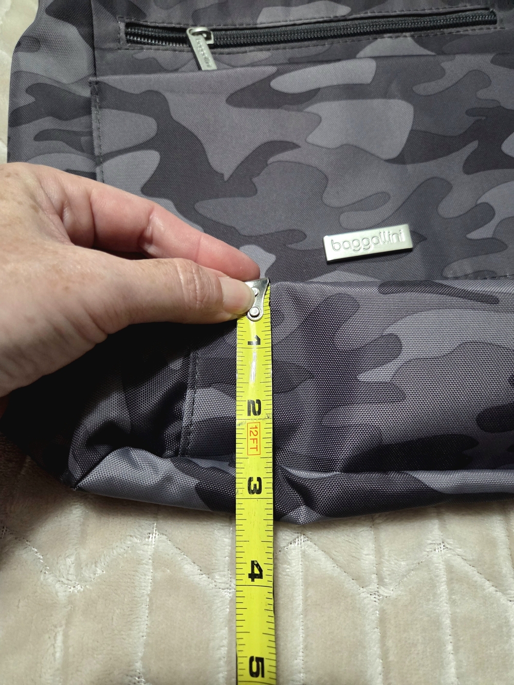Baggallini Gray Camo Crossbody Bag - Picture 3 of 7